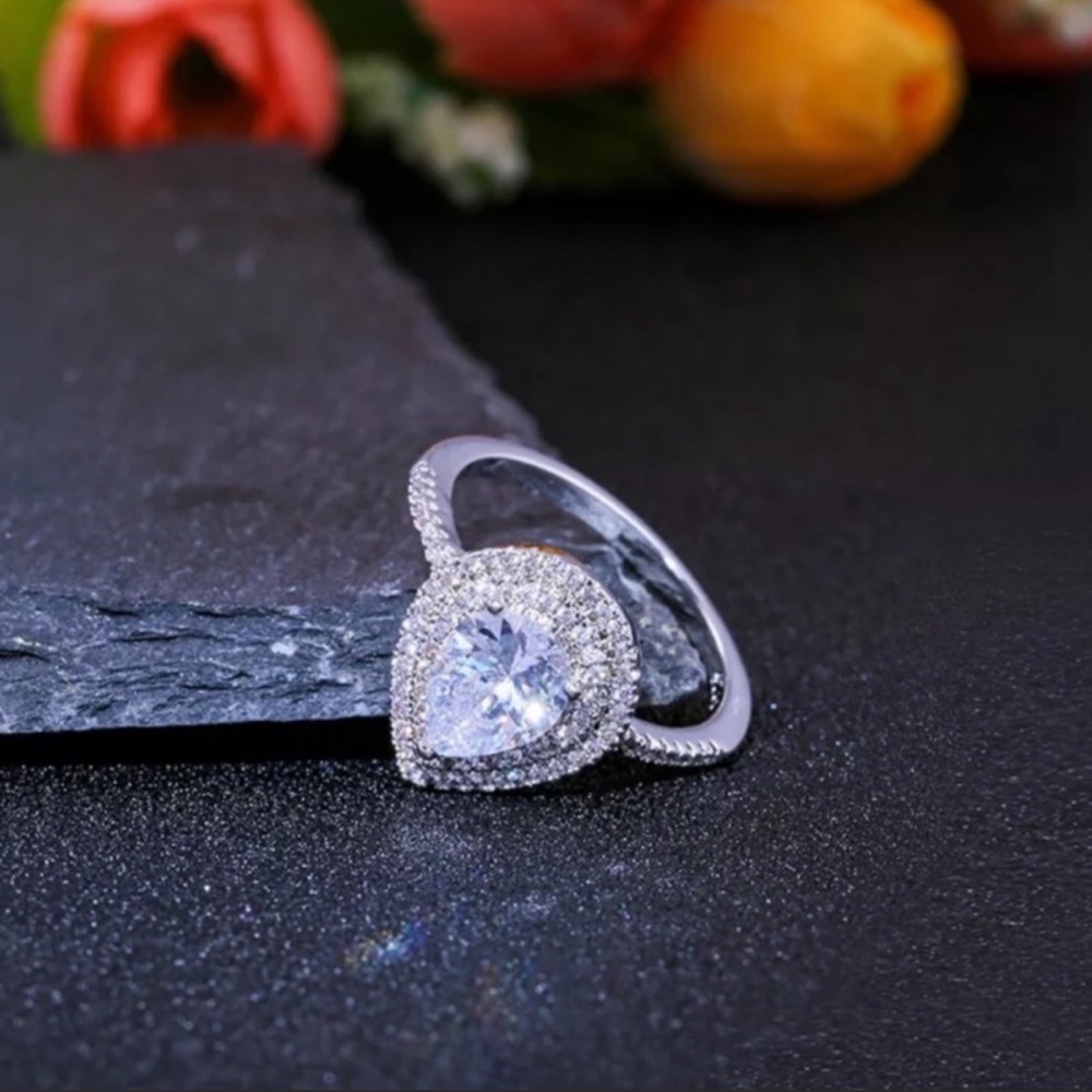 Gorgeous Pear Cut White Sapphire Women 925 Silver - Picture 6 of 6